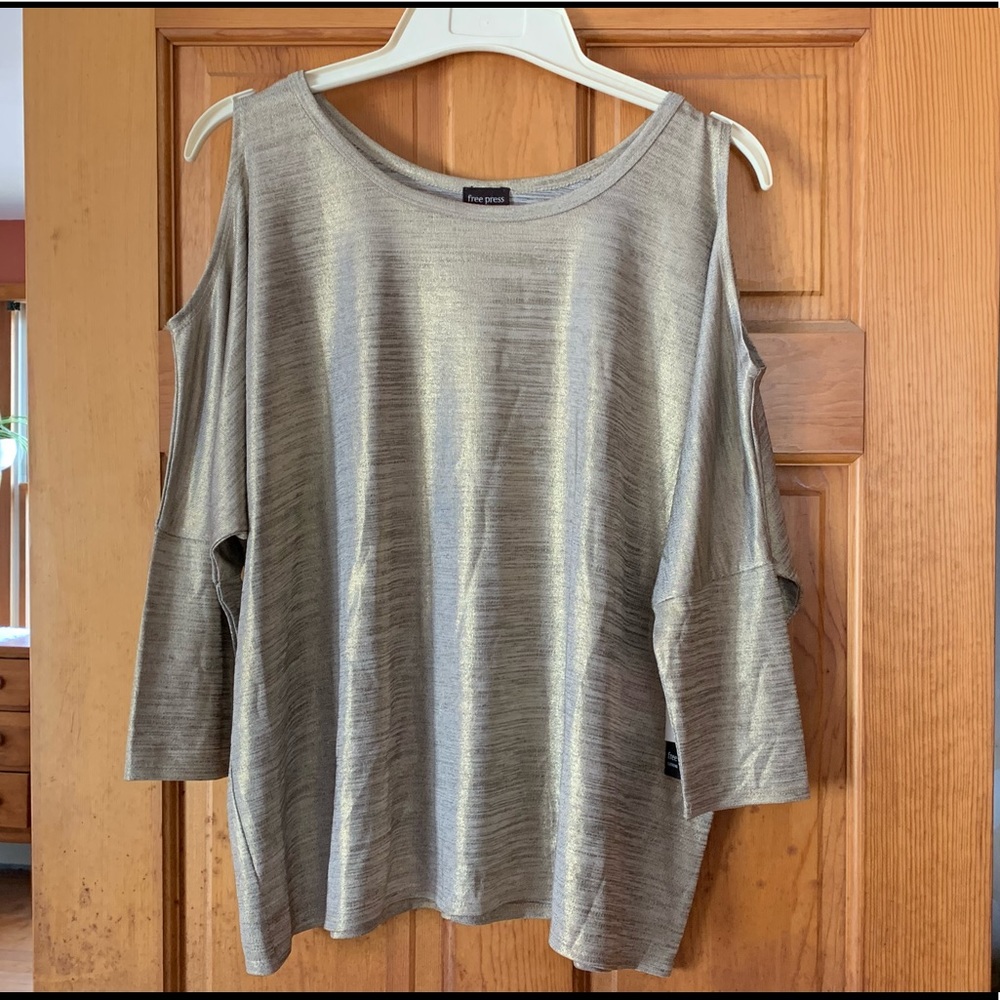 Woman’s cold shoulder top